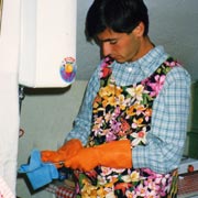 1990. Umili mansioni in cucina dopo una delle leggendarie amatriciane di Giovanni.