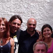 Baglio Vajarassa agosto 2006. Zeb Macahan (don Dino) e i suoi fidi picciotti. Foto di gruppo senza cannibali.